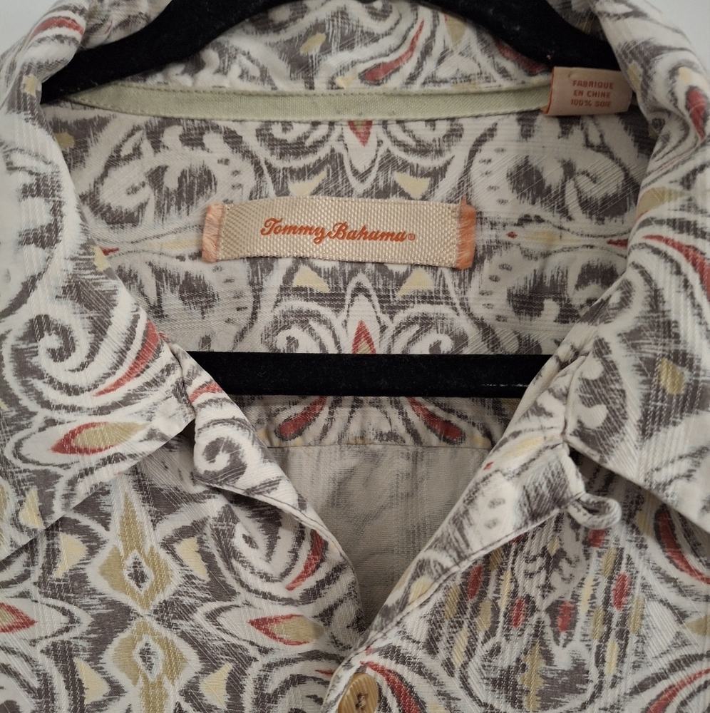 Tommy Bahama Shirt  Beige Paisley Silk  Loop Collar Hawaiian - Picture 5 of 9